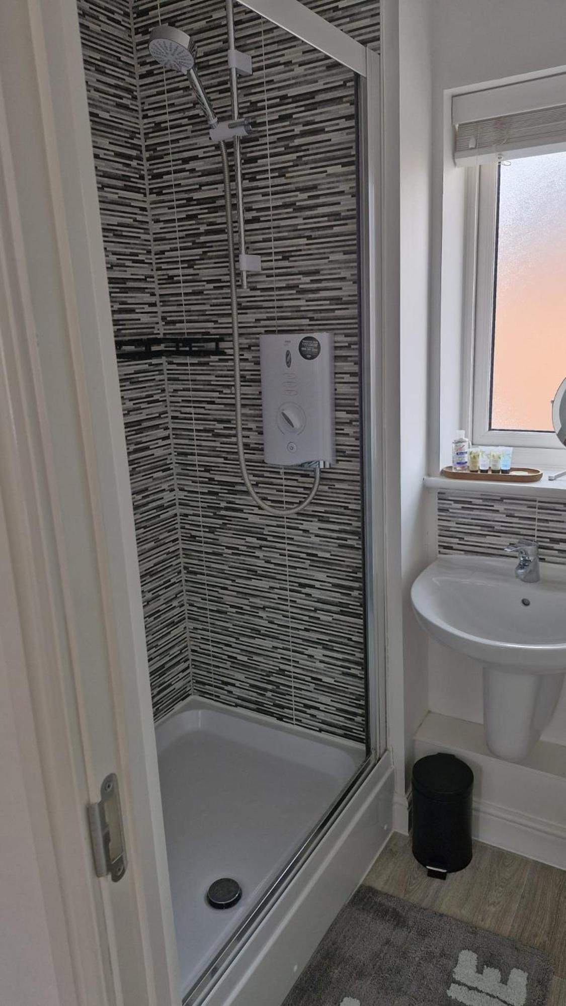 סנדגייט Modern Double Room With En-Suite, Parking & Fast Wifi - Close To Beach מראה חיצוני תמונה